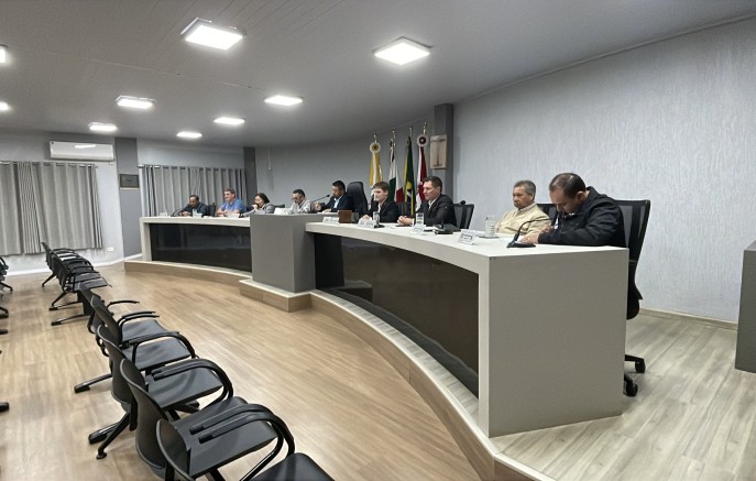Presidente da Câmara destaca chegada de micro-ônibus e novos recursos para o município