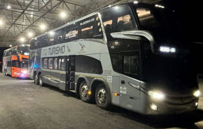 Polícia Federal de Dionísio Cerqueira aborda dois ônibus e identifica 125 argentinos em situação migratória irregular