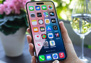iPhone vai atender ligações de desconhecidos com inteligência artificial antes de tocar para a pessoa; entenda