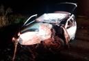 Quatro pessoas ficam presas às ferragens e duas delas morrem em grave acidente