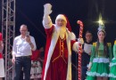 Belas apresentações marcam o início do Natal com festa especial e chegada do Papai Noel