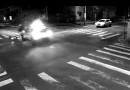 Motociclista é arremessado após ser atingido por viatura da PM