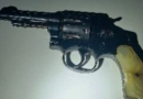 Homem é preso após ameaçar esposa com arma de fogo