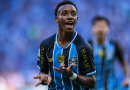 Grêmio vence o Coritiba com gol de Mec e sobe na tabela do Brasileirão