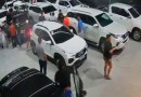 Homens invadem concessionária e roubam 12 carros