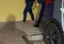 Mãe é presa acusada de tentar jogar filho do carro em movimento em Cascavel