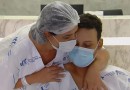 Mãe doa rim para o filho com doença crônica: 'Dando de novo a vida'