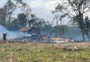 Fogo em vegetação se espalha e atinge galpão no interior