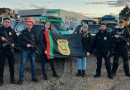 Policiais civis escoltam comboio de 30 caminhões de donativos de Chapecó até o Rio Grande do Sul