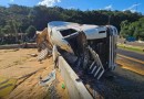 Motorista perde controle de carreta na divisa entre SC e RS em Chapecó