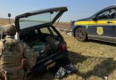 Após saltar de carro em movimento, homem é preso e PRF apreende 365 kg de maconha