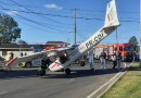 Avião cai no meio de cidade na divisa entre SC e Paraná