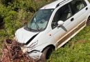 Motorista sofre crise de epilepsia e sai da pista
