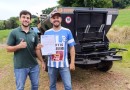 Comunidade da Maria Preta recebe espalhador de calcário e adubo de 6.000 kg