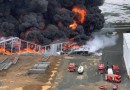 Incêndio de grandes proporções libera ‘fumaça tóxica’ no Litoral de SC