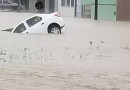 Com chuva e alagamentos, água invade hospital, igreja, casas e comércios