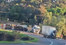 Motorista morre após colisão envolvendo três caminhões