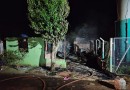 Incêndio destrói residência e atinge casa vizinha