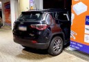Carro invade loja de materiais de construção em São Miguel do Oeste