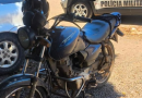 Motocicleta furtada de residência é recuperada abandonada em Itapiranga