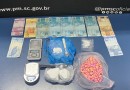 Motorista foge da polícia, bate em poste e é preso com drogas no Meio-Oeste