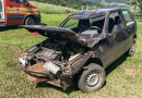 Mulher e duas crianças ficam feridas após carro capotar em rodovia