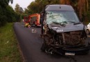 Colisão entre van de Dionísio Cerqueira e caminhão na BR-282 deixa seis feridos