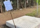“Joguei porque fui corno nele”: colchão é descartado de forma irregular junto com bilhete