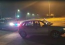 Idoso derruba portão de residências e é preso com carro roubado após 28 km de fuga em SC