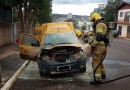 Incêndio atinge compartimento do motor de Fiat Fiorino dos Correios