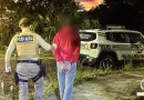 PM prende homem por tráfico e captura foragida da Justiça