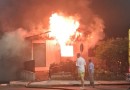 Casa é totalmente destruída por incêndio