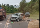 Mulher morre após camionete capotar na PRC-280