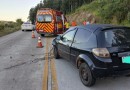 Colisão traseira deixa duas pessoas levemente feridas na BR-163