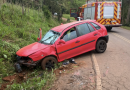 Motorista fica ferido após carro sair da pista e colidir