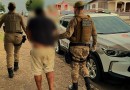 Homem com mandado de prisão por furto tenta fugir mas é capturado pela PM