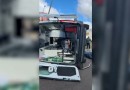 Ambulância do Samu capota após ser atingida por carro em cruzamento