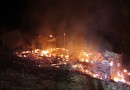 Casa fica completamente destruída em incêndio