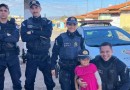 Criança em tratamento de câncer realiza sonho de andar em carro da PM