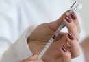 Segunda dose de reforço contra a Covid-19 passa a ser recomendada para idosos com 70 anos ou mais