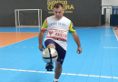 Martinho Eduardo Orige, recordista mundial de embaixadinhas, dá palestra motivacional para alunos da rede municipal