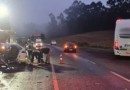 Grave acidente entre carro e ônibus deixa dois mortos e um ferido