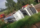 Colisão envolvendo dois caminhões deixa motorista ferido na BR 163