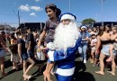 Papai Noel de helicóptero, picolés, refrigerante e muito doce marcam o encerramento das atividades natalinas do município