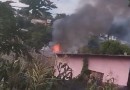 Casa é destruída pelo fogo no Bairro São Miguel