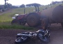 Motociclista fica gravemente ferido após colidir em máquina agrícola no Oeste de SC