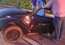 Motorista fica ferido após Fusca se partir ao meio em acidente na PRC-280