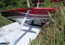 Avião de pequeno porte faz pouso de emergência em área rural