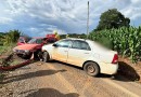 Mulher fica ferida em colisão frontal entre carros no interior
