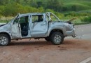 Caminhonete capota e derrama óleo sobre a pista na BR 163